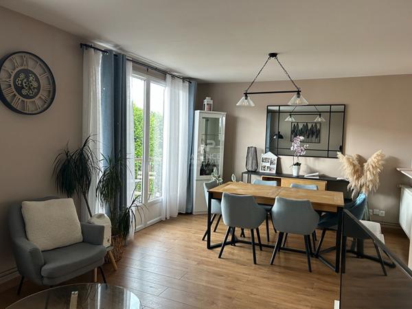 Appartement Le Mesnil Le Roi 4 pièce(s) Loyer 1 350 €/mois charges comprises **  - Référence  13610