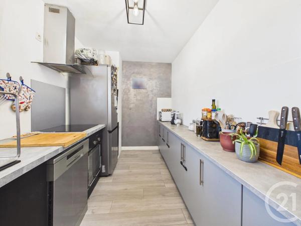 Appartement F3 à vendre  3 pièces - 72 m 2   LA VALETTE DU VAR  - 83