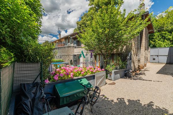 Saint-Égrève · Deux maisons de caractère dans les dépendances de Barnave