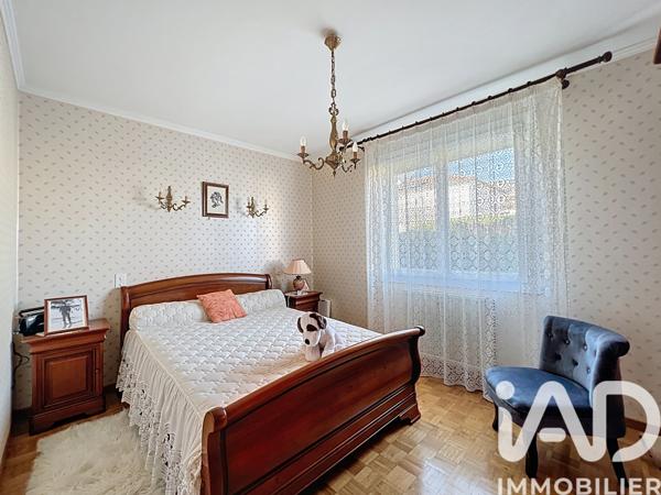 Maison à vendre 7 pièces 164 m² Saint-Georges-de-Luzençon