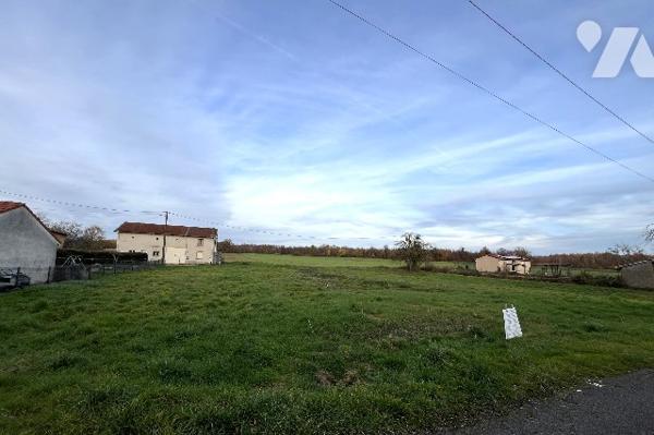 Terrain constructible - parcelle de 798m² (lot 2 en bleu) 
A viabiliser