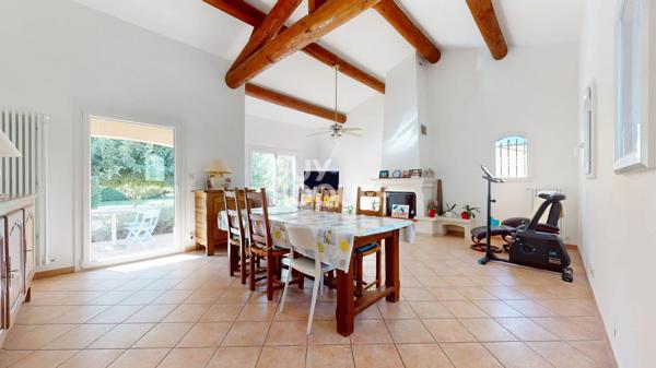 MAZAN,  MAISON TRADITIONNELLE 136 M² PISCINE ? DOUBLE GARAGE TERRAIN DE 3 429 M² AUCUNE NUISANCE