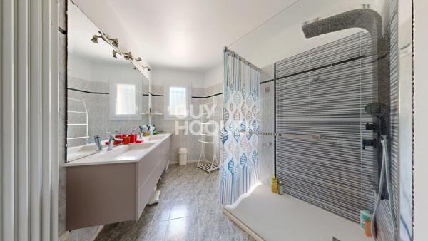 MAZAN,  MAISON TRADITIONNELLE 136 M² PISCINE ? DOUBLE GARAGE TERRAIN DE 3 429 M² AUCUNE NUISANCE