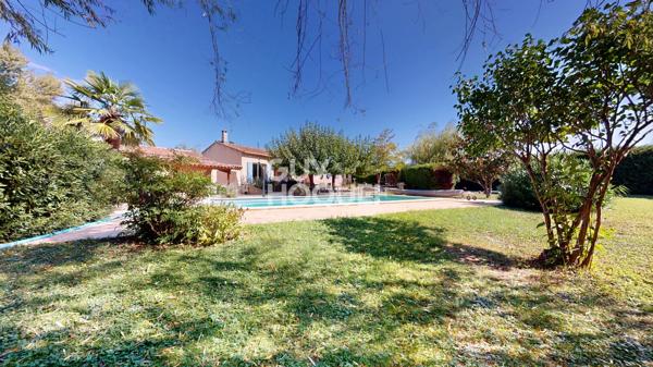 MAZAN,  MAISON TRADITIONNELLE 136 M² PISCINE ? DOUBLE GARAGE TERRAIN DE 3 429 M² AUCUNE NUISANCE