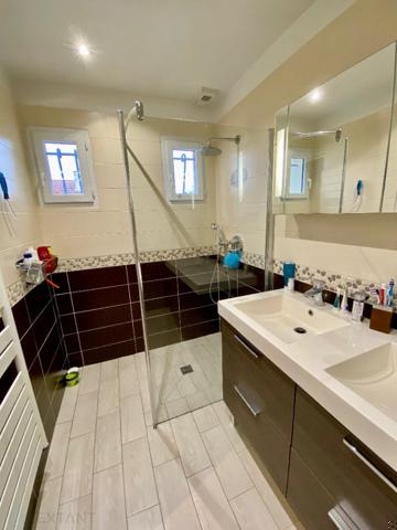 Maison familiale avec jardin et garage