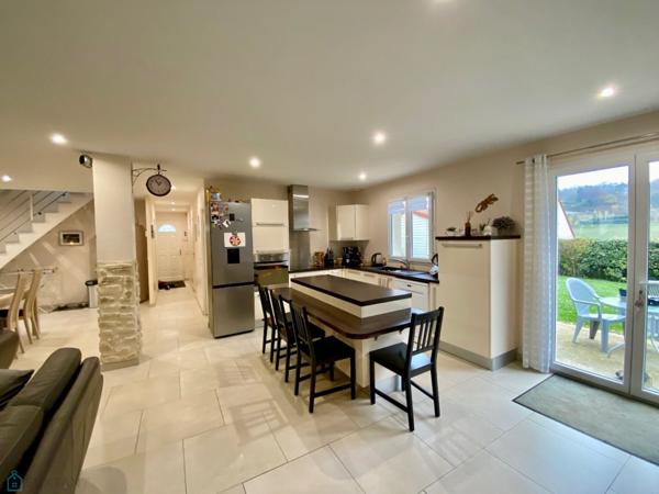 Maison familiale avec jardin et garage