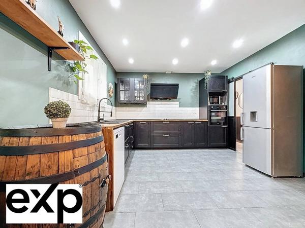 Espace, confort et tranquillité ! Découvrez cette maison familiale de 137,75 m² avec 5 chambres et grand terrain de 1 318 m². DPE C