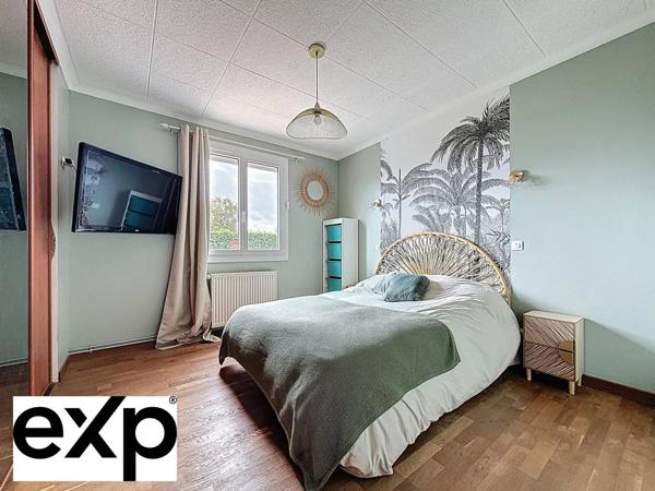 Espace, confort et tranquillité ! Découvrez cette maison familiale de 137,75 m² avec 5 chambres et grand terrain de 1 318 m². DPE C