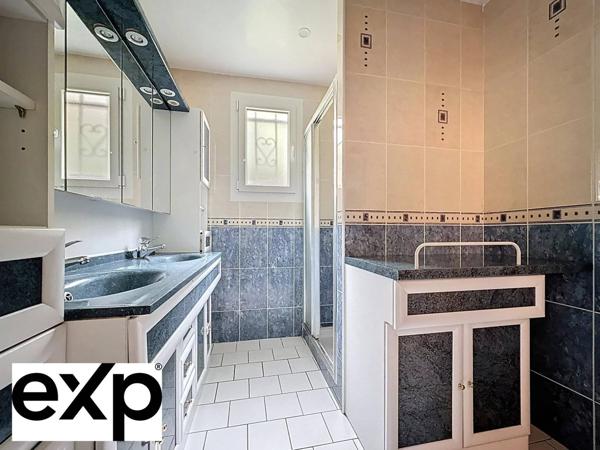 Espace, confort et tranquillité ! Découvrez cette maison familiale de 137,75 m² avec 5 chambres et grand terrain de 1 318 m². DPE C