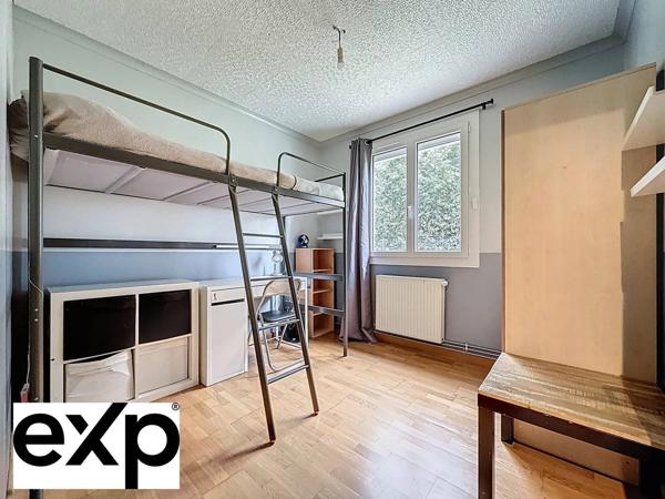 Espace, confort et tranquillité ! Découvrez cette maison familiale de 137,75 m² avec 5 chambres et grand terrain de 1 318 m². DPE C