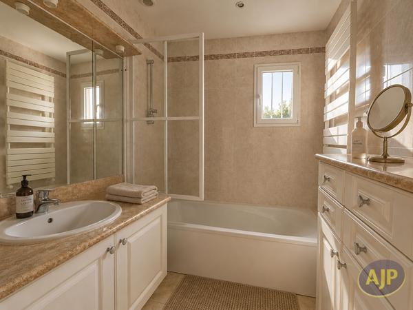 Maison à vendre Sautron - 7 pièces, 158m² avec 5 chambre(s) à 529 000€ - AJP Immobilier Sautron