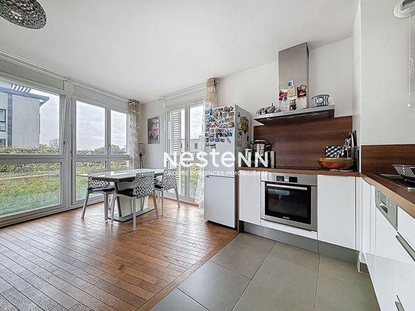 ISSY LES MOULINEAUX - QUARTIER FORT D'ISSY - Appartement 4 pièces avec 3 chambres et une terrasse