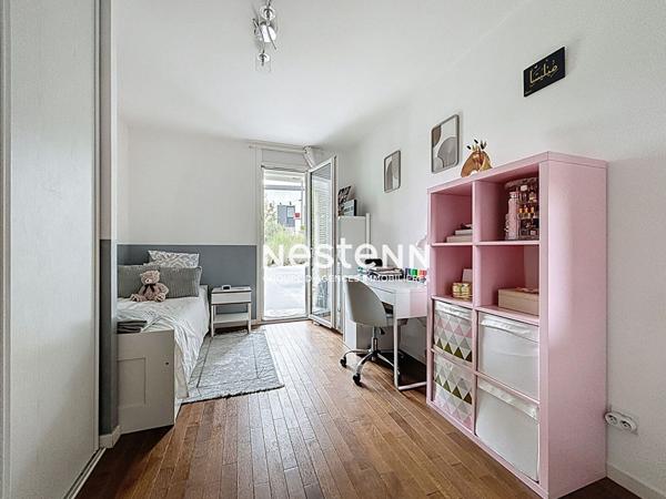 ISSY LES MOULINEAUX - QUARTIER FORT D'ISSY - Appartement 4 pièces avec 3 chambres et une terrasse