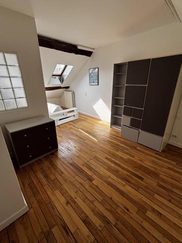 Vente                                                      Maison
                        
                     6 pièces                      140 m2                     à Houdan