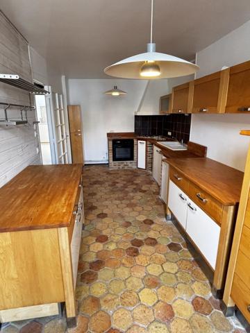 Vente                                                      Maison
                        
                     6 pièces                      140 m2                     à Houdan