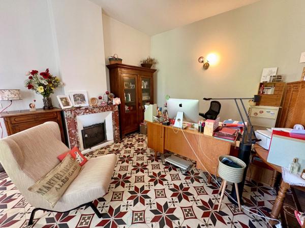 Maison de charme au coeur d'un jardin arboré