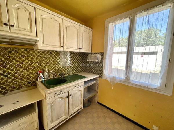 Vente                                                      Appartement
                        
                     4 pièces                      65 m2                     à Martigues