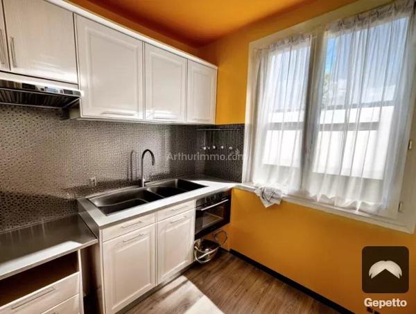 Vente                                                      Appartement
                        
                     4 pièces                      65 m2                     à Martigues