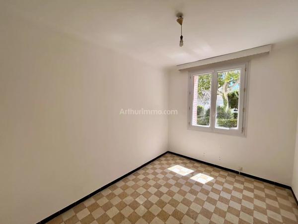 Vente                                                      Appartement
                        
                     4 pièces                      65 m2                     à Martigues