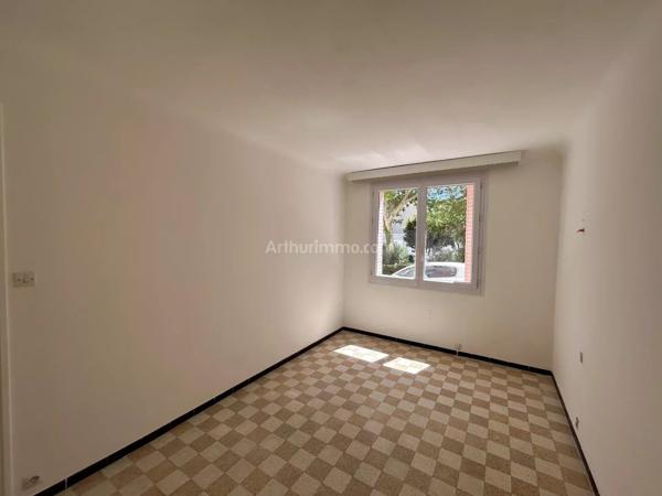 Vente                                                      Appartement
                        
                     4 pièces                      65 m2                     à Martigues