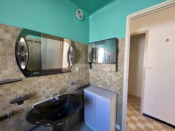 Vente                                                      Appartement
                        
                     4 pièces                      65 m2                     à Martigues