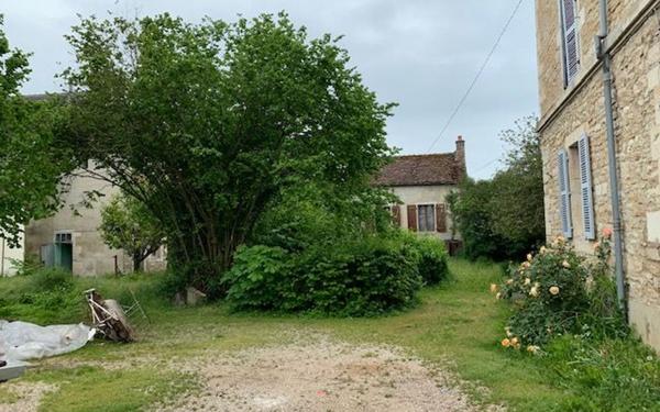 Immeuble à vendre    9 pièces • 411,75 m2 Genlis