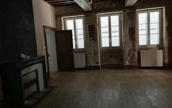 Immeuble à vendre    9 pièces • 411,75 m2 Genlis