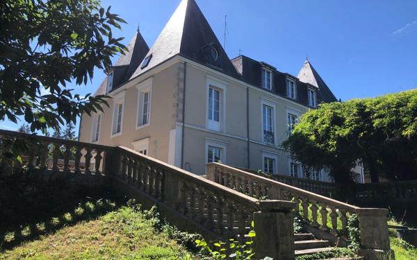 Maison à vendre    13 pièces • 750 m2 Châteauneuf-la-Forêt
