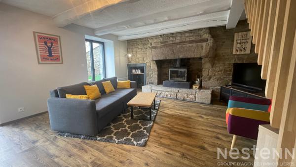 A VENDRE, dans le bourg de PLOEMEL, charmante longère rénovée entièrement avec local professionnel loué