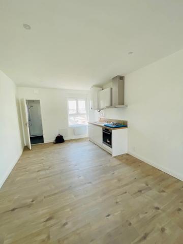 Location                                                      Appartement
                        
                     3 pièces                      59 m2                     à Saint-Quentin