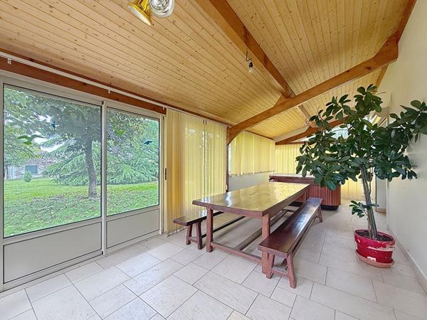 Maison familiale de 90m2, 2 chambres, idéalement située, école, commerces, gare , autoroute