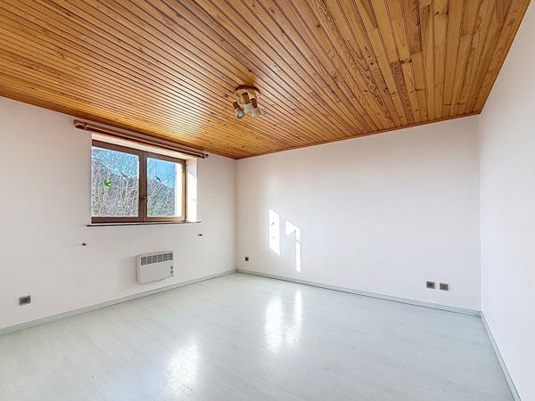 Maison familiale de 90m2, 2 chambres, idéalement située, école, commerces, gare , autoroute