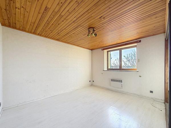 Maison familiale de 90m2, 2 chambres, idéalement située, école, commerces, gare , autoroute