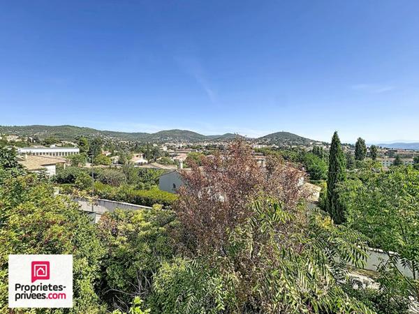VILLA T5 garage sur  764 m² de terrain clos avec vue