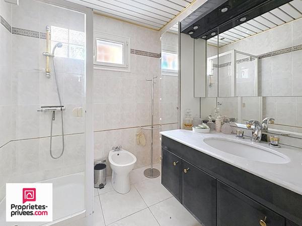 VILLA T5 garage sur  764 m² de terrain clos avec vue