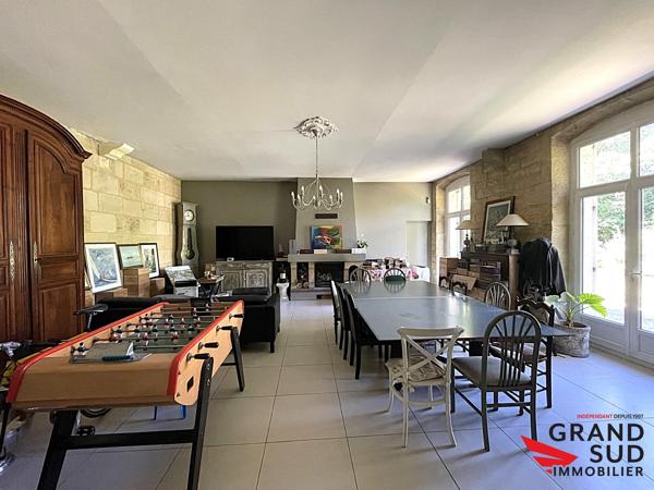Maison de charme restaurée avec stationnements et garage sur 1310m² de parcelle