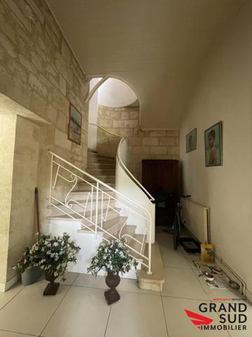 Maison de charme restaurée avec stationnements et garage sur 1310m² de parcelle