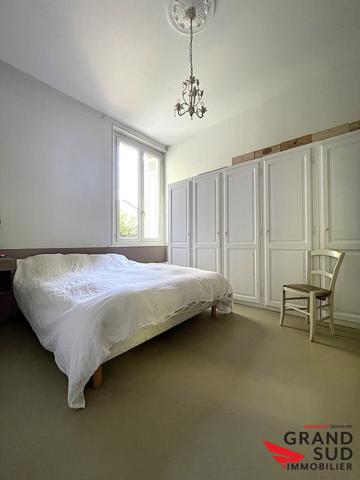 Maison de charme restaurée avec stationnements et garage sur 1310m² de parcelle