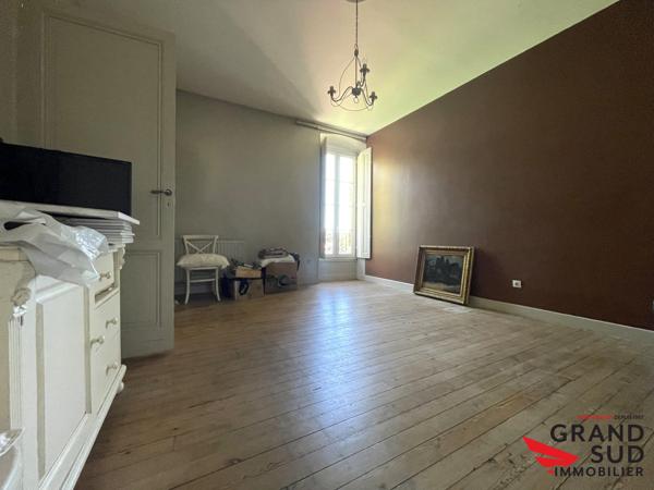 Maison de charme restaurée avec stationnements et garage sur 1310m² de parcelle