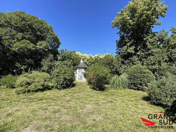 Maison de charme restaurée avec stationnements et garage sur 1310m² de parcelle