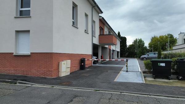 Parking à SAINT-LOUP-CAMMAS, 31140 -