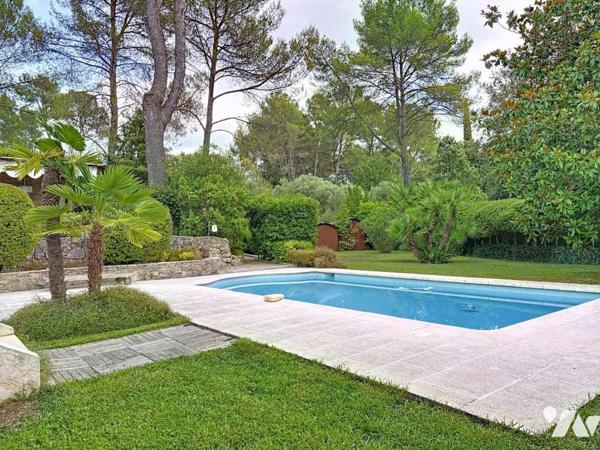 MAISON INDIVIDUELLE  150 M²  PISCINE  ESPACES EXTERIEURS STUDIO INDEPENDANT ET ABRIS DEUX VOITURES.