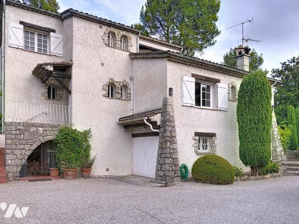 MAISON INDIVIDUELLE  150 M²  PISCINE  ESPACES EXTERIEURS STUDIO INDEPENDANT ET ABRIS DEUX VOITURES.