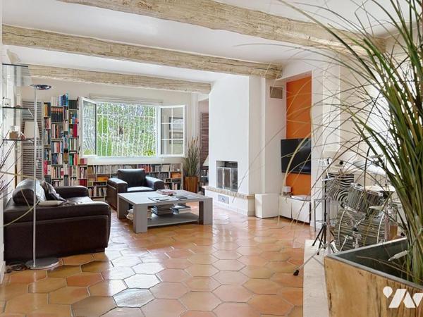 MAISON INDIVIDUELLE  150 M²  PISCINE  ESPACES EXTERIEURS STUDIO INDEPENDANT ET ABRIS DEUX VOITURES.