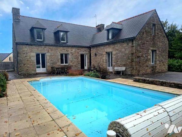 Maison de caractère en pierre avec piscine - Au pied du Chateau des Ducs de Rohan