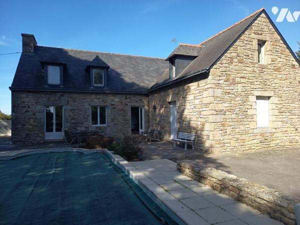 Maison de caractère en pierre avec piscine - Au pied du Chateau des Ducs de Rohan