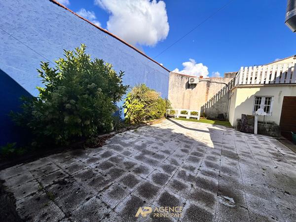 A louer Local commercial Toutes activités proche commerces Aytré Loyer 2 650 €/mois charges comprises **  - Référence  FB714