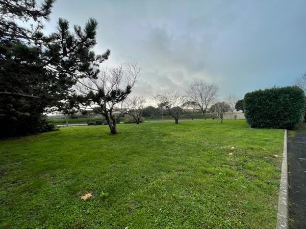 Terrain 1700 ANGOULINS