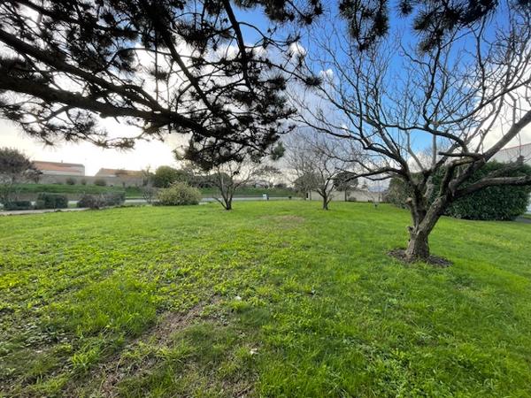 Terrain 1700 ANGOULINS