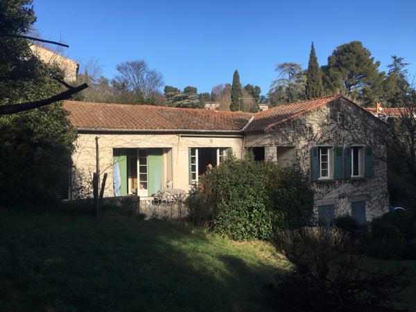 Villeneuve-lès-Avignon (30400) VILLENEUVE-LÈS-AVIGNON, QUARTIER RECHERCHE DE MONTEAU, MAISON ENV.122 M², DEPENDANCES ET BEAU TERRAIN TRES ARB